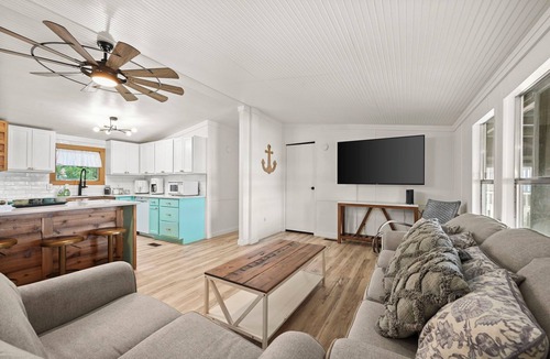 Lakeland House | Welcoming 3-bedroom mobile home with AC in Oscar