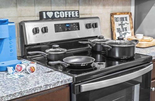 Westside Apartment | West Midtown Views | Prime Location!
