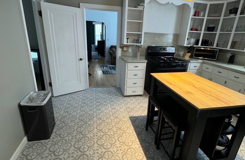 Grand Rapids House | West Side Gem. 3-bedroom house in Grand Rapids with AC, WiFi, Laundry for 6