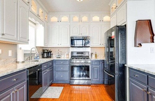 Athens House | Wheeler Lake Waterfront w Private Dock & Sunsets