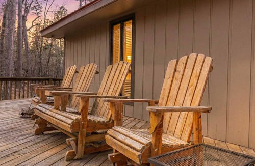 Lone Rock House | White River Escape with BBQ & Private Backyard