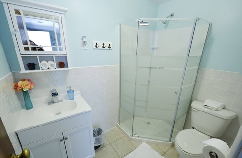 Whitehall Hotel | Whitehall Cottages Boutique Motel - King Beds