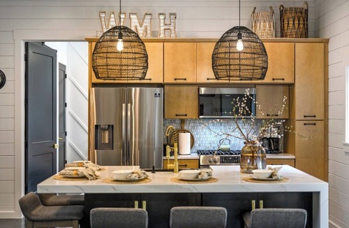 Pickens Cabin | Wild Mountain Honey – Luxe Cabin w/Hot Tub, Game Loft & Outdoor Living