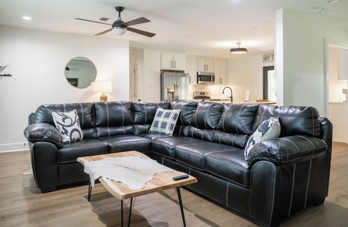 Ocean Springs House | With GOLF CART! 1 mile ride to the beach & Downtown Ocean Springs! Clark Cottage