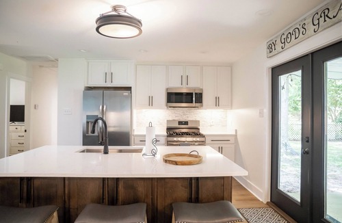Ocean Springs House | With GOLF CART! 1 mile ride to the beach & Downtown Ocean Springs! Clark Cottage
