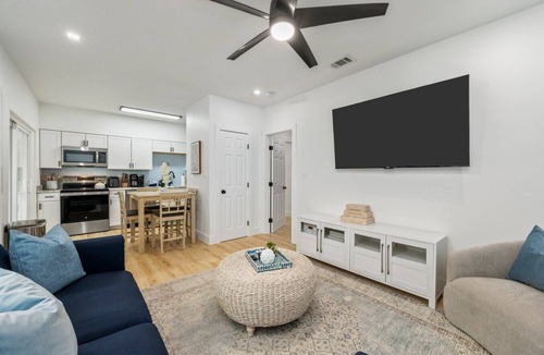 Wright Apartment | With Hot Tub & Mini Golf | Sunny Haven #617