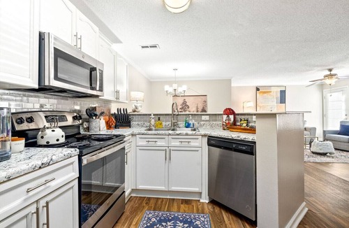 Auburn Apartment | WN-3 mi to stadium, playground, parking, dining and shopping nearby