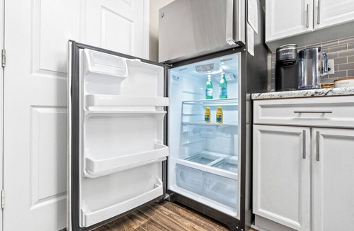 Auburn Apartment | WN-3 mi to stadium, playground, parking, dining and shopping nearby