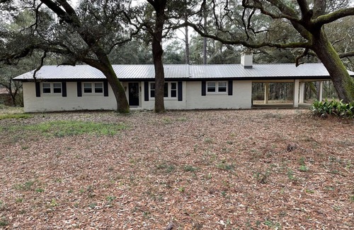Loxley House | Woodland River Retreat Cozy, quiet, well-appointed home near Fairhope