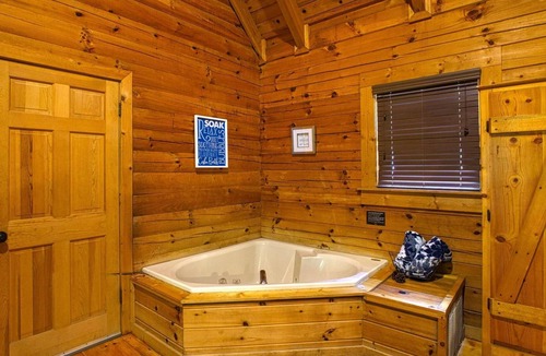 Pine Mountain Valley Cabin | Woodscape Cabins "Deer" - End Cabin of Triplex