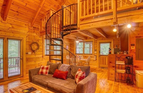 Warm Springs Cabin | Woodscape Cabins "Wolf" - End Cabin of Triplex