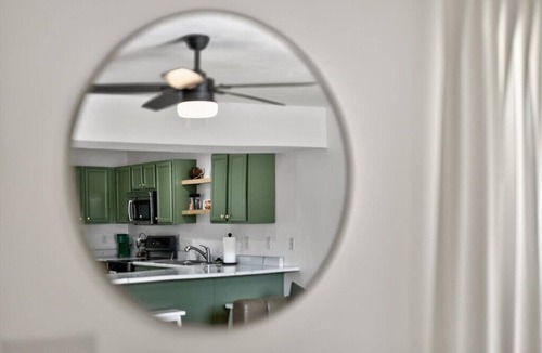 Bloomington House | Woolery Haven- stylish & super convenient sleeps6!