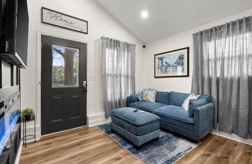 Belvedere Park House | World Cup Retreat -2BR 2BA Decatur Cottage