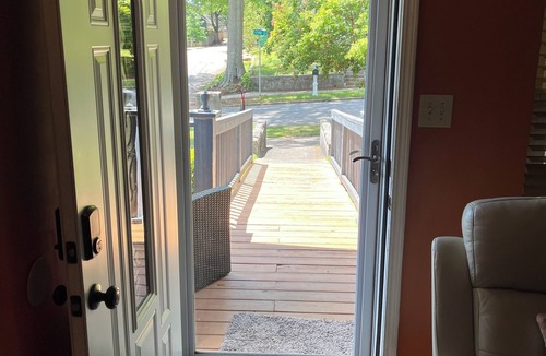 East Side House | “World Cup Stay - 10 Min to Stadium - 20 Min to Airport - Sleeps 6-10”