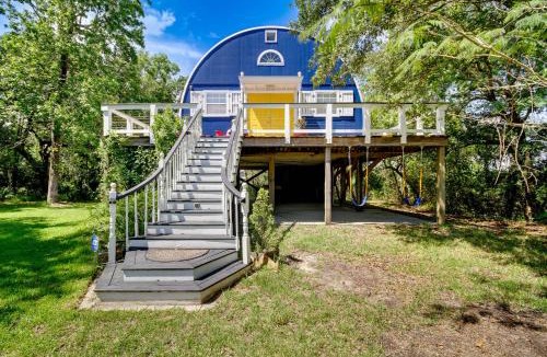 Bay St Louis House | Wraparound Deck: Unique Bay St Louis Home on Canal