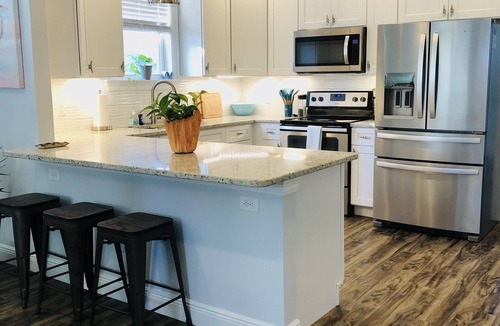 Old Town House | Yellow Door Cottage In The Heart of Bay St. Louis