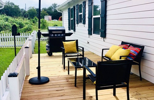 Old Town House | Yellow Door Cottage In The Heart of Bay St. Louis