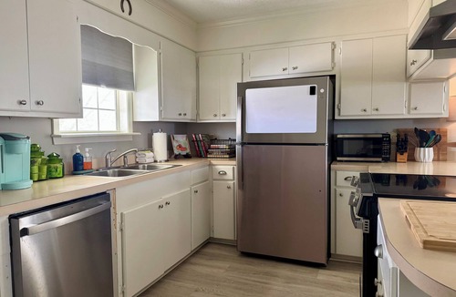 Sondheimer House | You’ll love our Levee-Top Lake House!