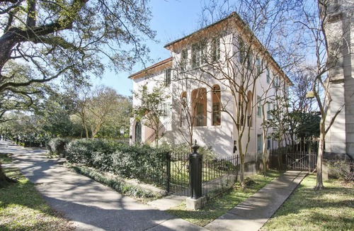 Faubourg Delassize Apartment | Your Garden District hideaway, steps to the St. Charles streetcar