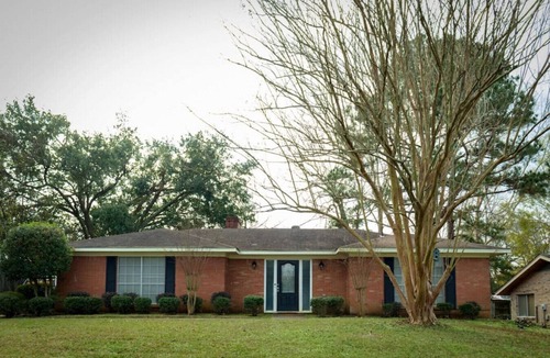 Clinton House | Your Home Away From Home In Clinton
