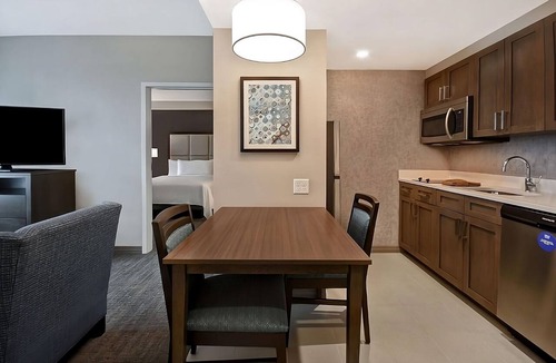 Florida Central Atlantic Coast Hotel | Your Home of Comfort and Joy! 2 Relaxing Units, Kitchen, Free Breakfast, Pool!