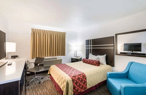 Charlotte Hotel | Your Perfect Space to Relax and Recharge | Free Breakfast & Onsite Parking