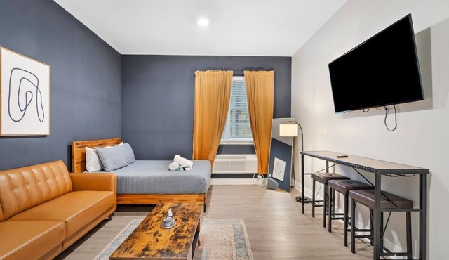1 bedroom at Oak + Fountain #20