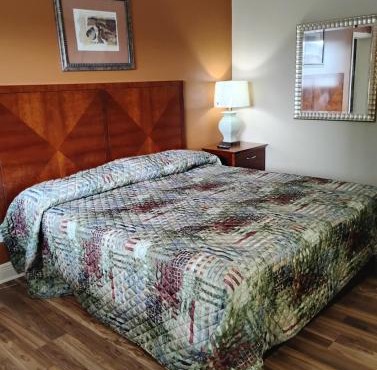 1 King Bedroom 1 Bath Apt with Full Kitchen 131