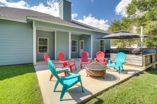 < 1 Mi to Beach - Home w/Deck & Yard in Waveland!