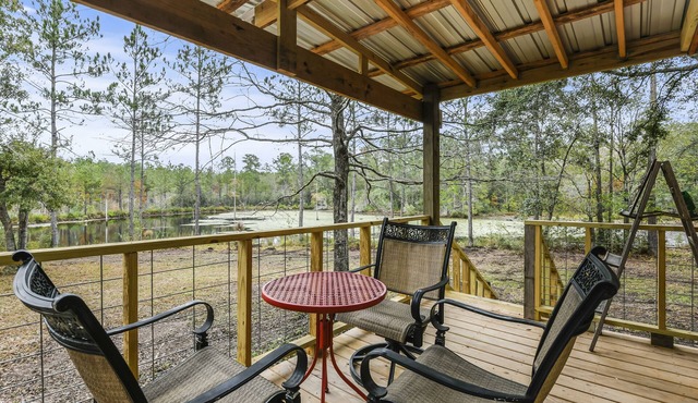 18 acres with 2 ponds. Cozy 3 bedroom family friendly retreat.