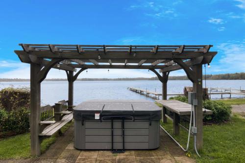 1BR Fife Lake Haven with Fire Pit & Hot Tub