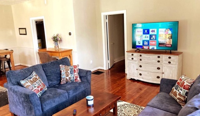 2 bed 1 bath, 5 min to downtown, 12 min to base