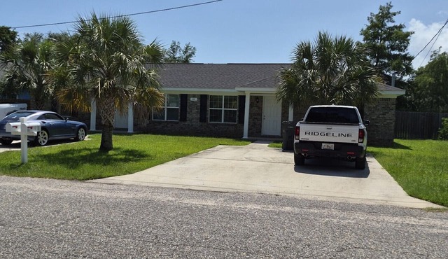 2-bedroom 1-bath in SW Pensacola FL, cool AC. 5 minutes to Perdido Key Beaches.