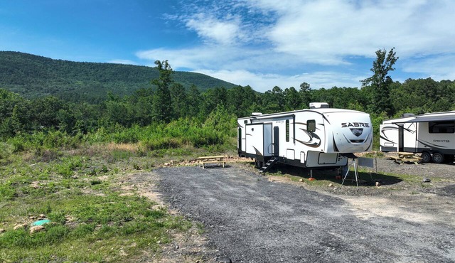 2-bedroom/2 full bath luxury RV with gorgeous views. 44ft long sleeps 6 and fido