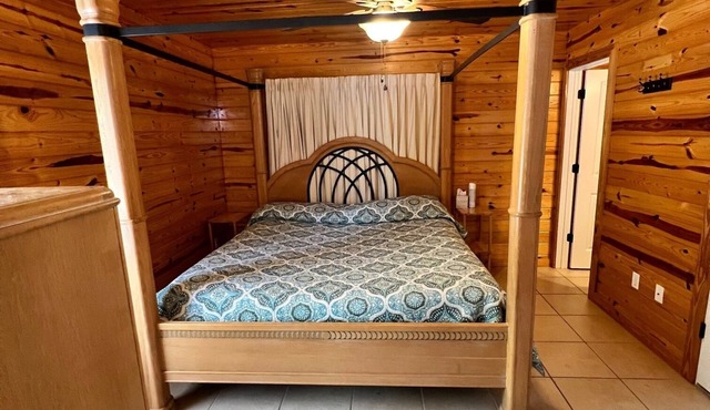 2-bedroom house in peaceful Perdido Beach with AC comfort