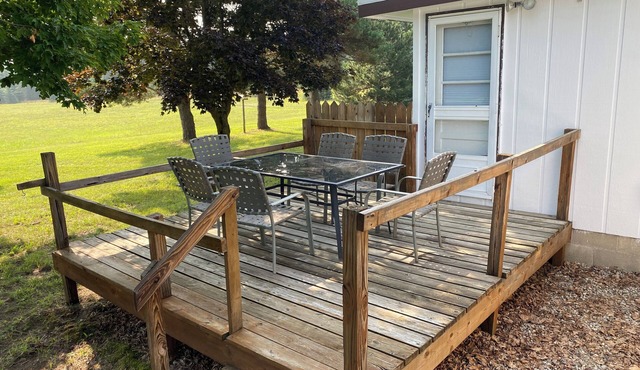 2-bedroom Vintage mobile home in delightful Grawn with AC