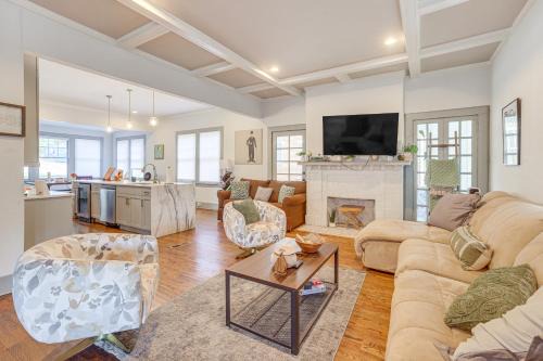 2 Mi to Dtwn: Stylish Urban Retreat in Birmingham