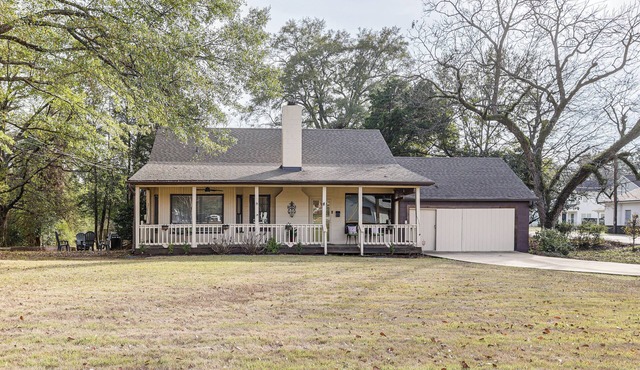 2 Mi to UA! Family-Friendly Getaway w/Patio