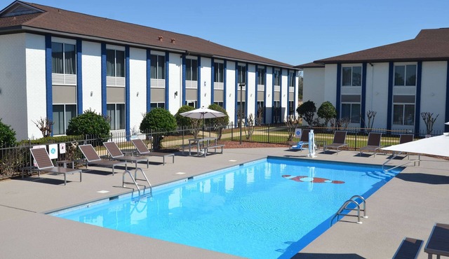 2 Rooms Close to The Gulf Bowl - 1.2 miles | Great for Groups & Families!