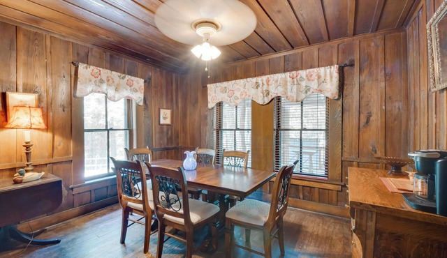 21 Mi to Devils Fork State Park: Sunset Cabin! in Sunset