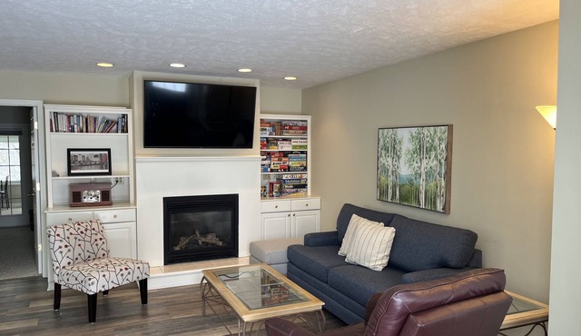 25 minutes from downtown - Private apartment in the woods