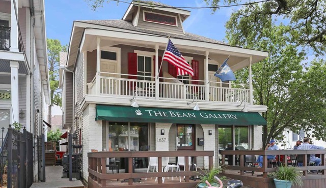 2BD On Streetcar | Balcony+Parking | Cafe