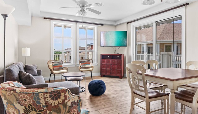 2BR at Baytowne Wharf! Tropical Lagoon Pool/Hot Tub, Beach Tram, Gym, Balcony