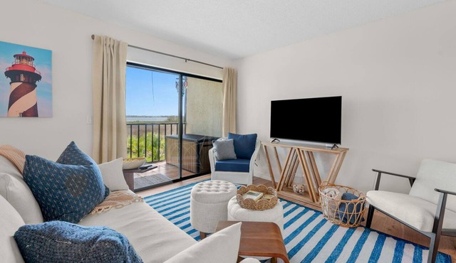 2BR Family Retreat - River Views, Pool & Tennis, Sleeps 6