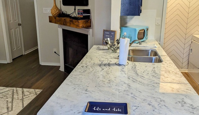 3 Bed Townhouse with King Bed Mins from Downtown