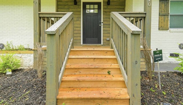 3 bedroom, 2 bathroom cozy home away from home.