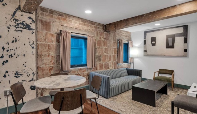 3 Bedroom Apartment, French Quarter, Walk to Bourbon & Saenger Theater