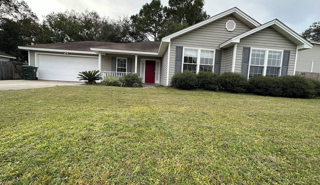 3-bedroom HOUSE in charming Brunswick with AC, Wi-Fi, Enjoy your stay.