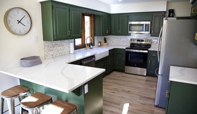 3-bedroom house in serene Springfield. Medical Mile