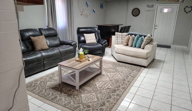 3-bedroom house w/pond next to White Oak Lake
